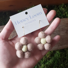 Load image into Gallery viewer, Hand Felted Chunky Flower Earrings