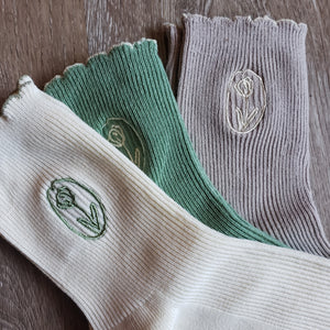 Embroidered Flower Outline Socks