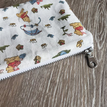 Load image into Gallery viewer, Vintage Fabric Zipper Pouch (Winnie-the-Pooh)
