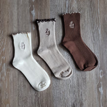 Load image into Gallery viewer, Embroidered Flower Outline Socks
