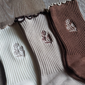 Embroidered Flower Outline Socks
