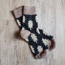 Load image into Gallery viewer, Cozy Tree Pattern Socks
