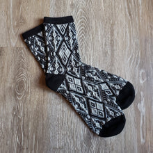 Load image into Gallery viewer, Textured Diamond Pattern Socks
