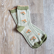 Load image into Gallery viewer, Scalloped-top Green Floral Socks
