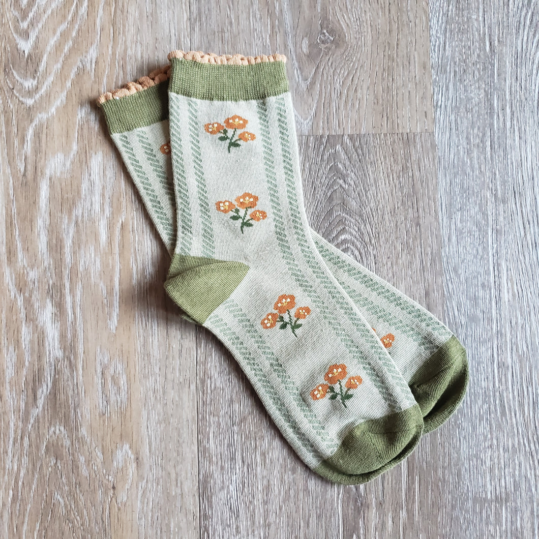 Scalloped-top Green Floral Socks