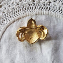 Load image into Gallery viewer, Vintage Gold Toned Bee Brooch
