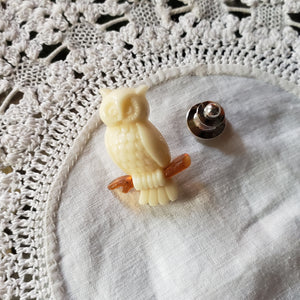 Vintage Plastic Owl Lapel Pin