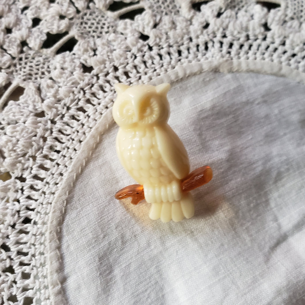 Vintage Plastic Owl Lapel Pin