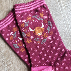 Highland Cow Wreath Pattern Bamboo Socks