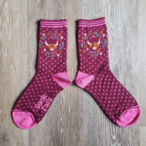 Highland Cow Wreath Pattern Bamboo Socks