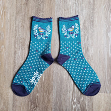 Load image into Gallery viewer, Bluebird Wreath Pattern Bamboo Socks
