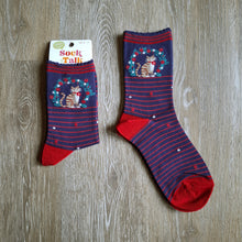 Load image into Gallery viewer, Cat Wreath Pattern Bamboo Socks
