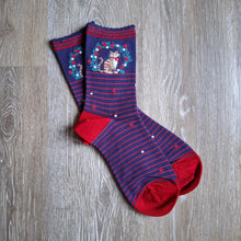 Load image into Gallery viewer, Cat Wreath Pattern Bamboo Socks
