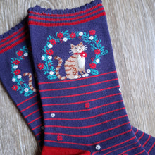 Load image into Gallery viewer, Cat Wreath Pattern Bamboo Socks
