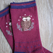 Load image into Gallery viewer, Owl Wreath Pattern Bamboo Socks
