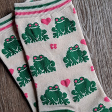 Load image into Gallery viewer, Lovey Frogs Bamboo Socks
