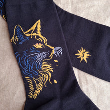Load image into Gallery viewer, Black Cat Men&#39;s Crew Socks
