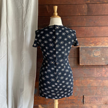 Load image into Gallery viewer, 90s Vintage Daisy Print Mini Dress
