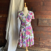 Load image into Gallery viewer, 90s Vintage Floral Rayon Fit-and-Flare Dress
