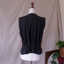Load image into Gallery viewer, Woven Red and Black Vest
