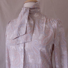Load image into Gallery viewer, Semi-sheer Pale Paisley Blouse
