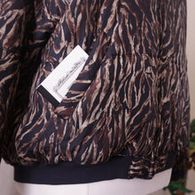 Load image into Gallery viewer, Tiger Stripe Print Silk Puffer Jacket (2X)
