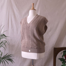 Load image into Gallery viewer, Cable Knit Beige Sweater Vest (2X)
