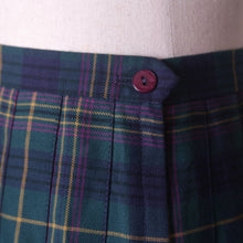 Load image into Gallery viewer, Pleated Plaid Blue &amp; Green Knee-Length Skirt (M)
