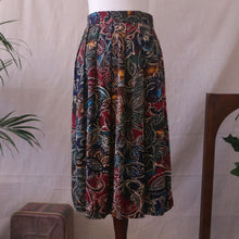Load image into Gallery viewer, Pleated Paisley Midi Skirt (S-M)
