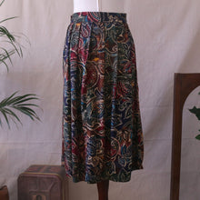 Load image into Gallery viewer, Pleated Paisley Midi Skirt (S-M)
