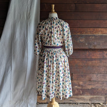 Load image into Gallery viewer, 70s Vintage Floral Print Midi Dress with Belt
