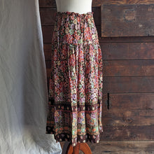 Load image into Gallery viewer, 80s Vintage Floral Print Midi Skirt
