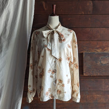 Load image into Gallery viewer, 80s Vintage Cream Floral Blouse
