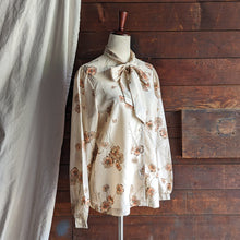 Load image into Gallery viewer, 80s Vintage Cream Floral Blouse
