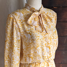 Load image into Gallery viewer, 80s/90s Vintage Yellow Floral Polyester Midi Dress with Belt

