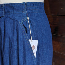 Load image into Gallery viewer, 90s Vintage Plus Size Denim Maxi Skirt with Pockets
