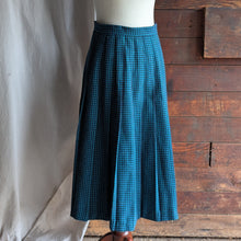 Load image into Gallery viewer, 80s Vintage Pleated Blue/Green Houndstooth Skirt
