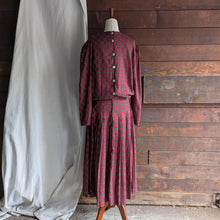 Load image into Gallery viewer, 80s/90s Vintage Drop-Waist Red Printed Dress
