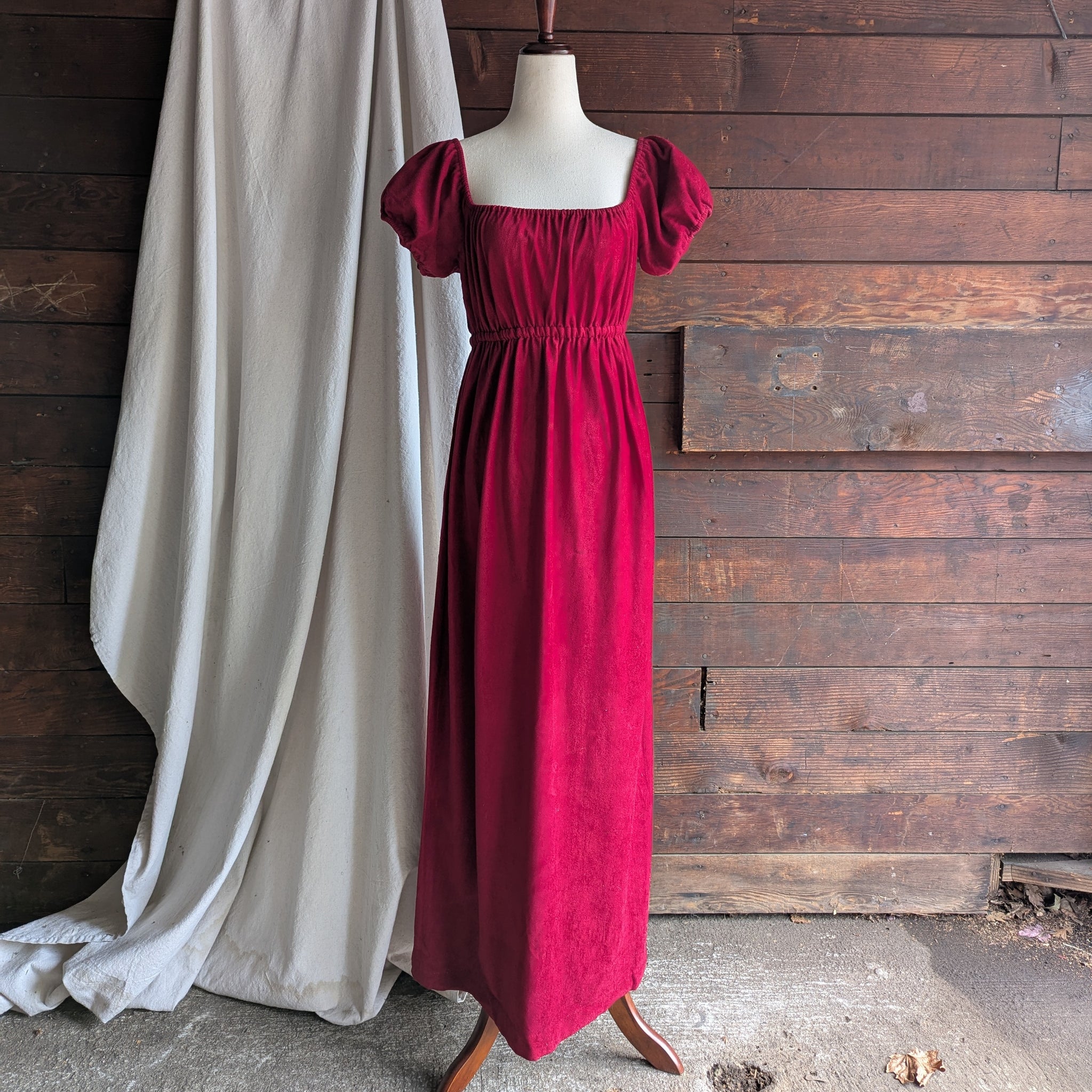 70s/80s Vintage Red Velveteen Regency Style Dress Forager Vintage 70s/80s Vintage Red Velveteen Regency Style Dress Forager Vintage