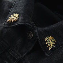 Load image into Gallery viewer, Green Leaf Collar Pin Set
