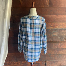 Load image into Gallery viewer, 90s Vintage Low-Cut Flannel Button Down Shirt
