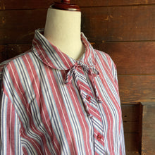 Load image into Gallery viewer, Vintage Striped Peter-Pan Collar Blouse
