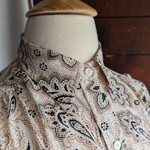 Load image into Gallery viewer, 90s Vintage Tan Paisley Poly Blouse
