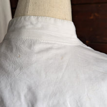 Load image into Gallery viewer, 90s Vintage White Cotton Pintuck Blouse
