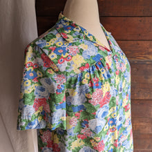Load image into Gallery viewer, 90s Vintage Floral Blouse
