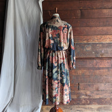 Load image into Gallery viewer, 80s Vintage Black Floral Shirtdress
