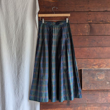 Load image into Gallery viewer, 80s/90s Vintage Green Plaid Pleated Maxi Skirt
