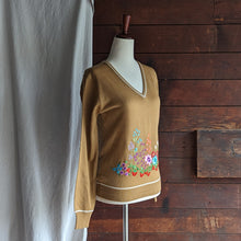 Load image into Gallery viewer, 80s Vintage Tan and Floral Embroidered Sweater
