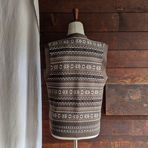 90s Vintage Brown and White Acrylic Sweater Vest