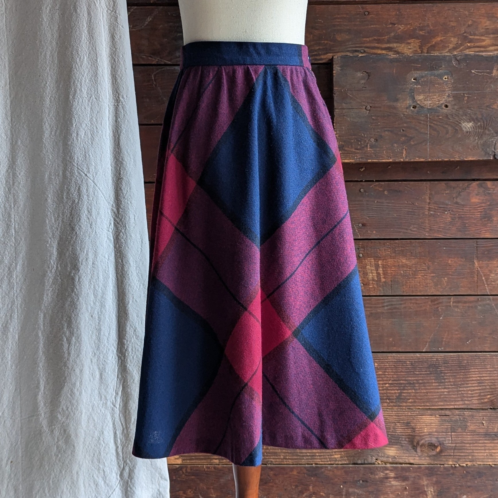 Long plaid skirt 80s best sale